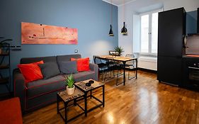 Tolemaide Orange Apartment